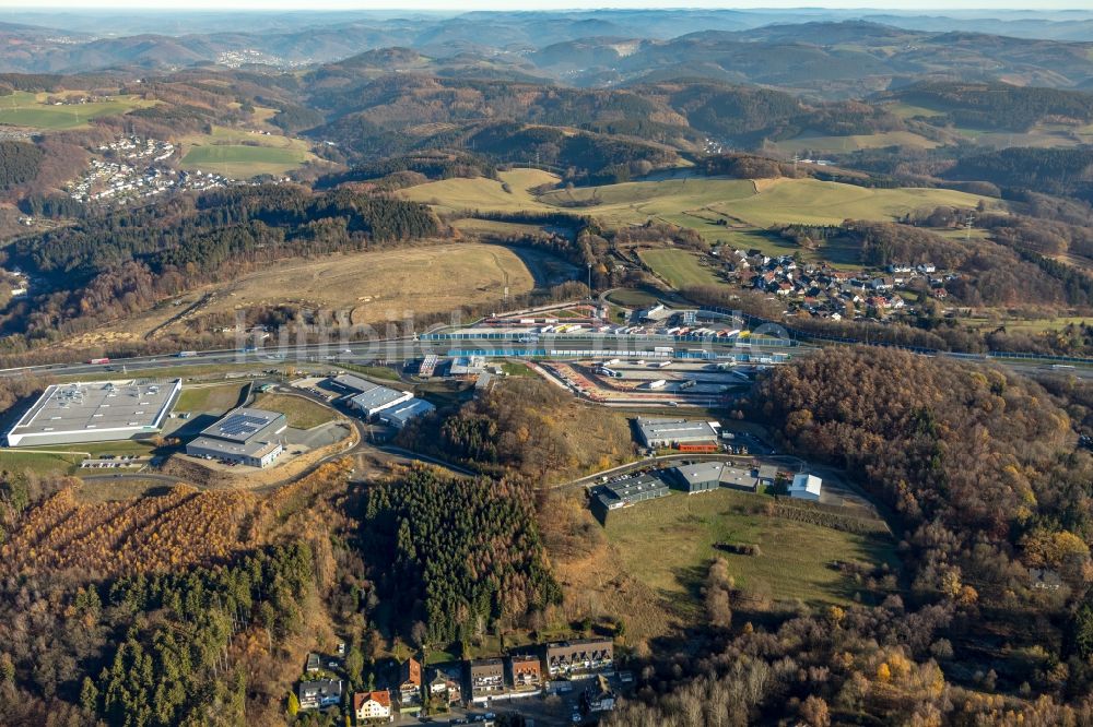 Luftbild Lüdenscheid - Autobahn Raststätte am Rand des Verlaufes der Autobahn BAB 45 in Lüdenscheid im Bundesland Nordrhein-Westfalen, Deutschland