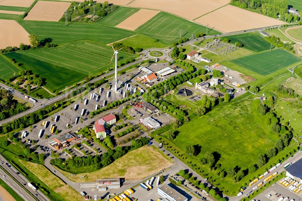 Luftbild Herbolzheim - Autobahn Raststätte am Rand des Verlaufes der Autobahn BAB A5 Shell Autohof in Herbolzheim im Bundesland Baden-Württemberg