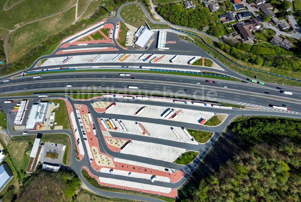 Luftbild Lüdenscheid - Autobahn Raststätte Sauerlan West am Rand des Verlaufes der Autobahn BAB 45 in Lüdenscheid im Bundesland Nordrhein-Westfalen, Deutschland