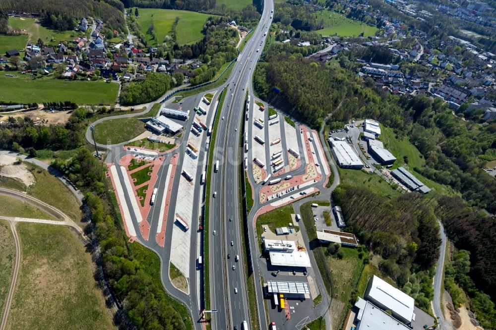 Luftbild Lüdenscheid - Autobahn Raststätte Sauerlan West am Rand des Verlaufes der Autobahn BAB 45 in Lüdenscheid im Bundesland Nordrhein-Westfalen, Deutschland