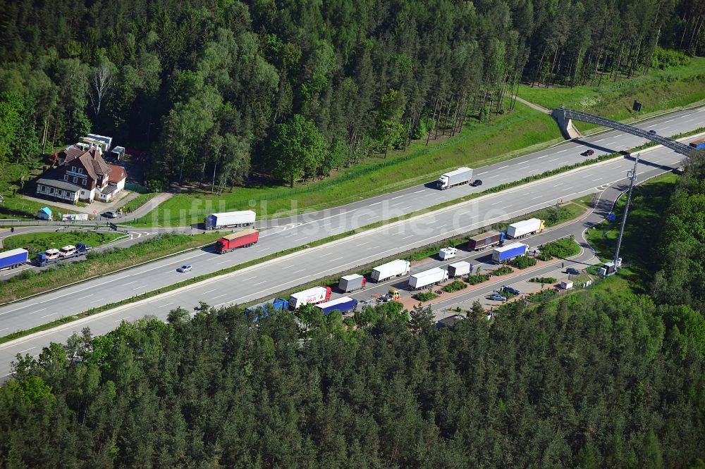 Luftbild Triptis - Autobahn - Raststätte an der Streckenführung der BAB Bundesautobahn A9 bei Triptis in Thüringen