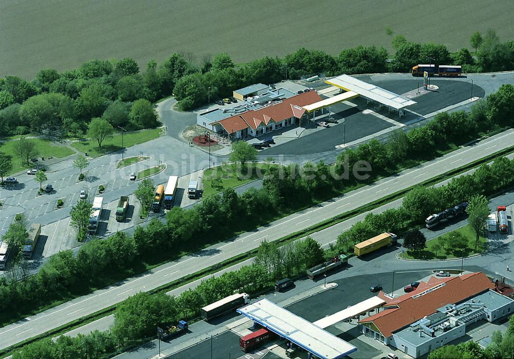 Bedburg, OT Königshoven von oben - Autobahn- Raststätten Bedburger Land an der BAB 61