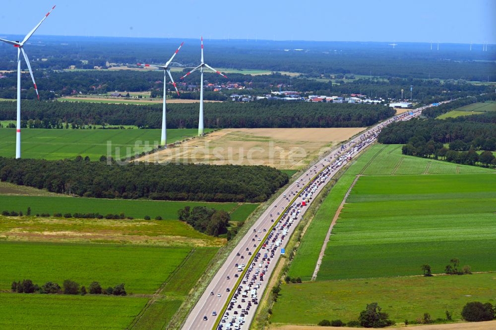 Luftaufnahme Buchholz (Aller) - Autobahn- Stau im Streckenverlauf der BAB A7 in Buchholz (Aller) im Bundesland Niedersachsen, Deutschland