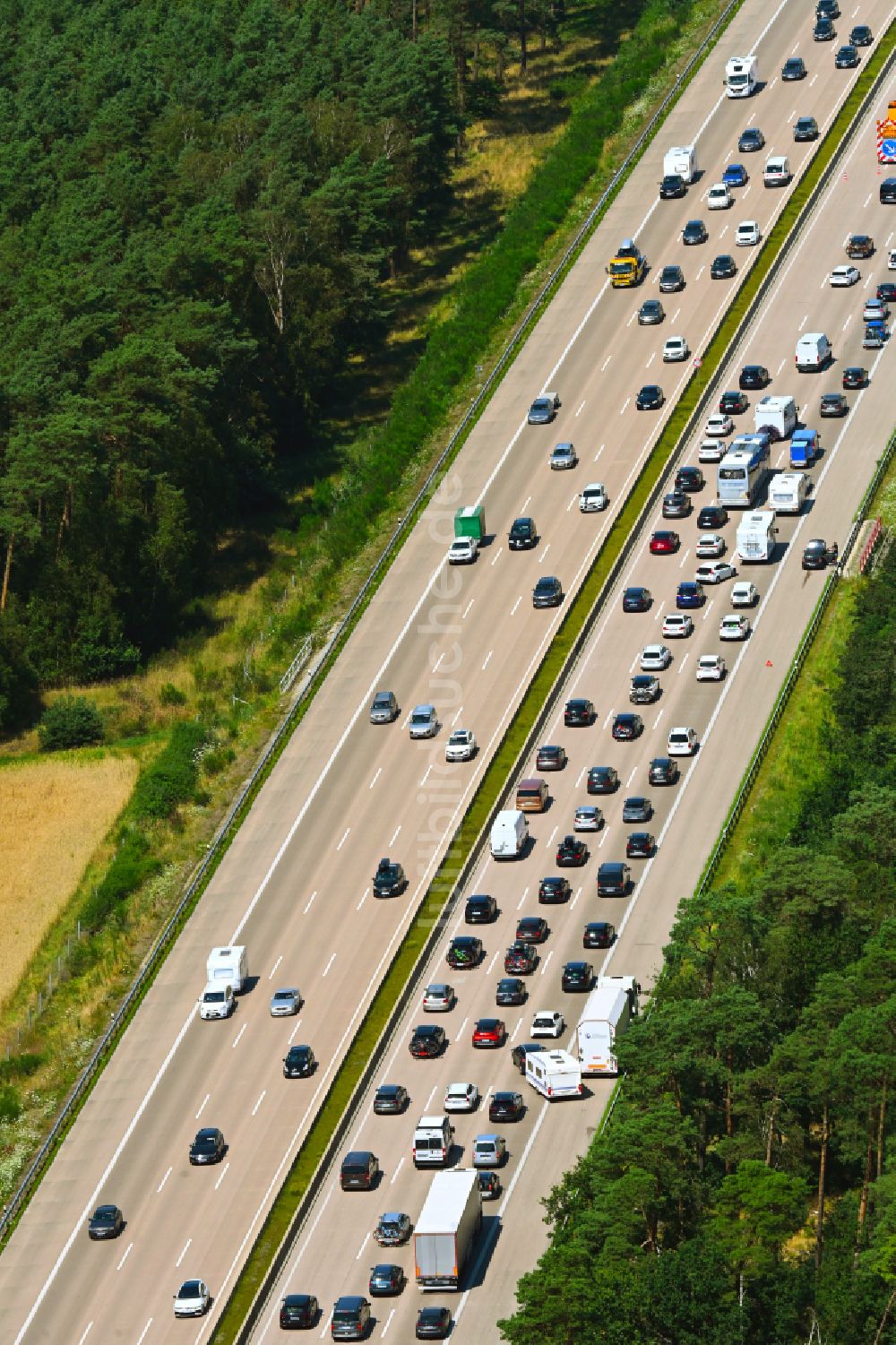 Buchholz (Aller) aus der Vogelperspektive: Autobahn- Stau im Streckenverlauf der BAB A7 in Buchholz (Aller) im Bundesland Niedersachsen, Deutschland