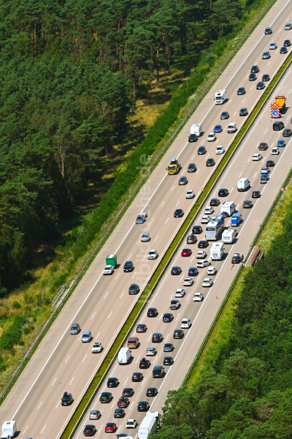 Luftaufnahme Buchholz (Aller) - Autobahn- Stau im Streckenverlauf der BAB A7 in Buchholz (Aller) im Bundesland Niedersachsen, Deutschland