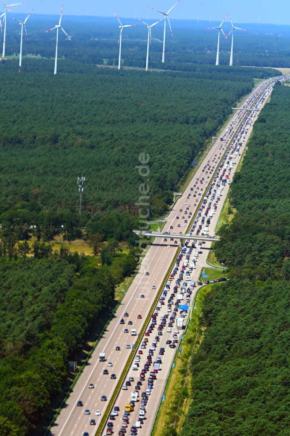 Luftbild Hoheheide - Autobahn- Stau im Streckenverlauf der BAB A7 in Hoheheide im Bundesland Niedersachsen, Deutschland