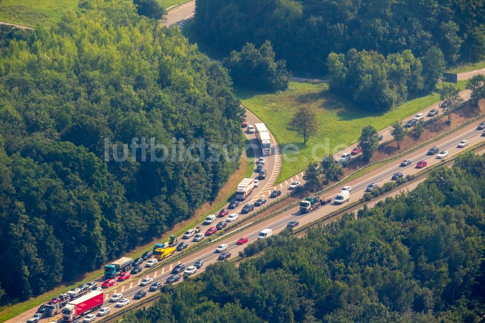 Luftbild Hagen - Autobahn- Stau im Streckenverlauf der A45 in Hagen im Bundesland Nordrhein-Westfalen