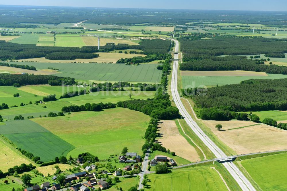 Karstädt von oben - Autobahn- Streckenverlauf der BAB A14 in Karstädt im Bundesland Brandenburg, Deutschland