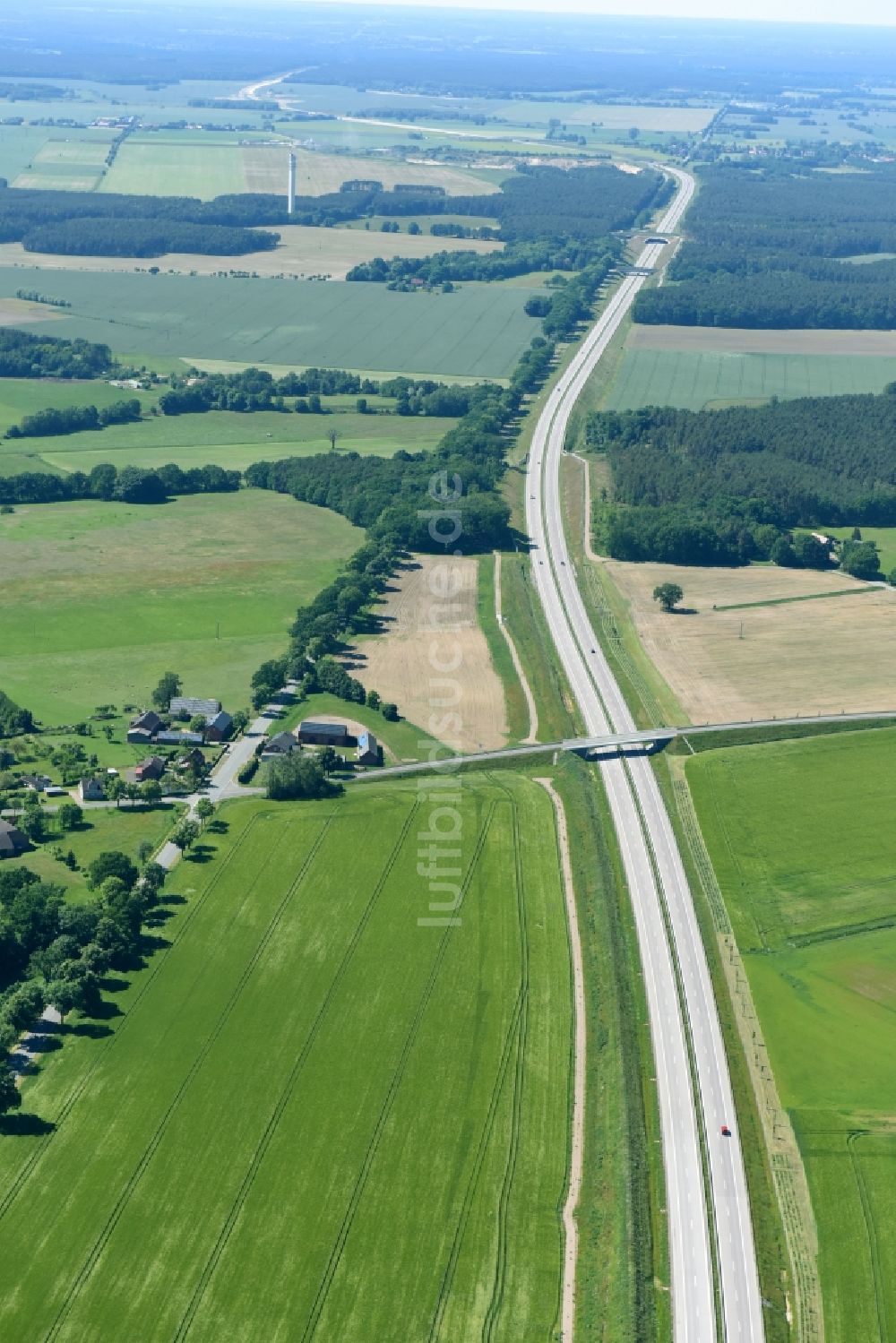 Karstädt aus der Vogelperspektive: Autobahn- Streckenverlauf der BAB A14 in Karstädt im Bundesland Brandenburg, Deutschland