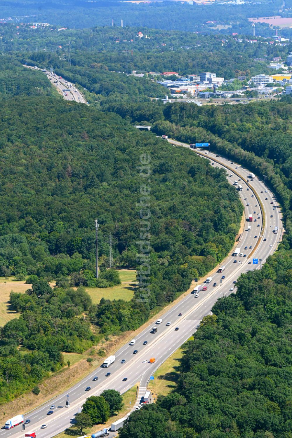 Luftaufnahme Pforzheim - Autobahn- Streckenverlauf der BAB A8 in Pforzheim im Bundesland Baden-Württemberg, Deutschland