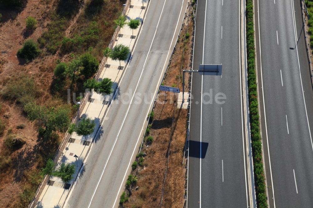 Santa Eugènia aus der Vogelperspektive: Autobahn- Streckenverlauf der MA-13 bei Santa Eugènia in Mallorca auf der balearischen Mittelmeerinsel Mallorca, Spanien