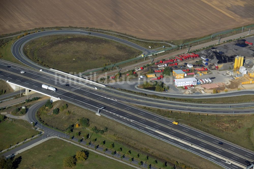 Waltersdorf von oben - Autobahn- Streckenverlauf der Bundesautobahn A113 in Waltersdorf im Bundesland Brandenburg