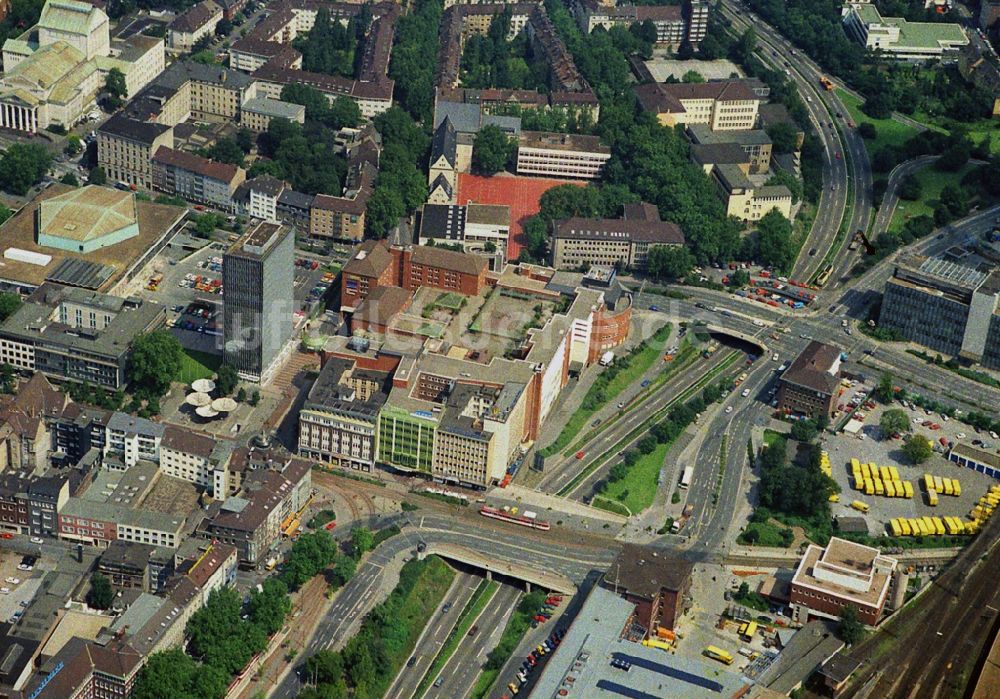 Duisburg aus der Vogelperspektive: Autobahn- Streckenverlauf der A59 in Duisburg im Bundesland Nordrhein-Westfalen