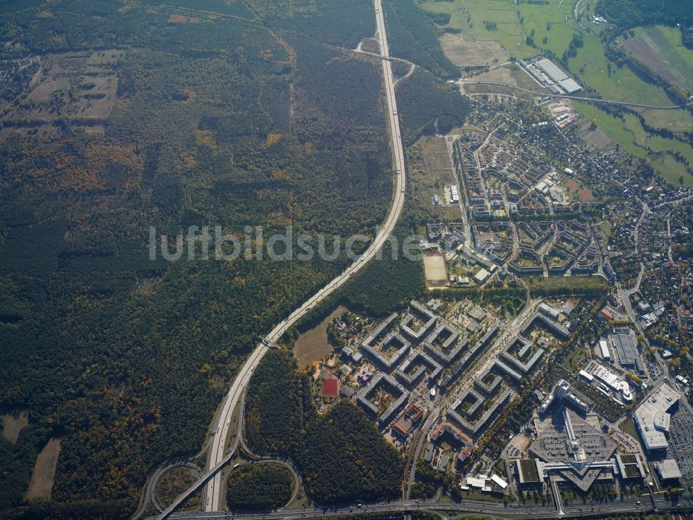 Potsdam von oben - Autobahn- Streckenverlauf der A 115 entlang des Stadtteils Babelsberg in Potsdam im Bundesland Brandenburg