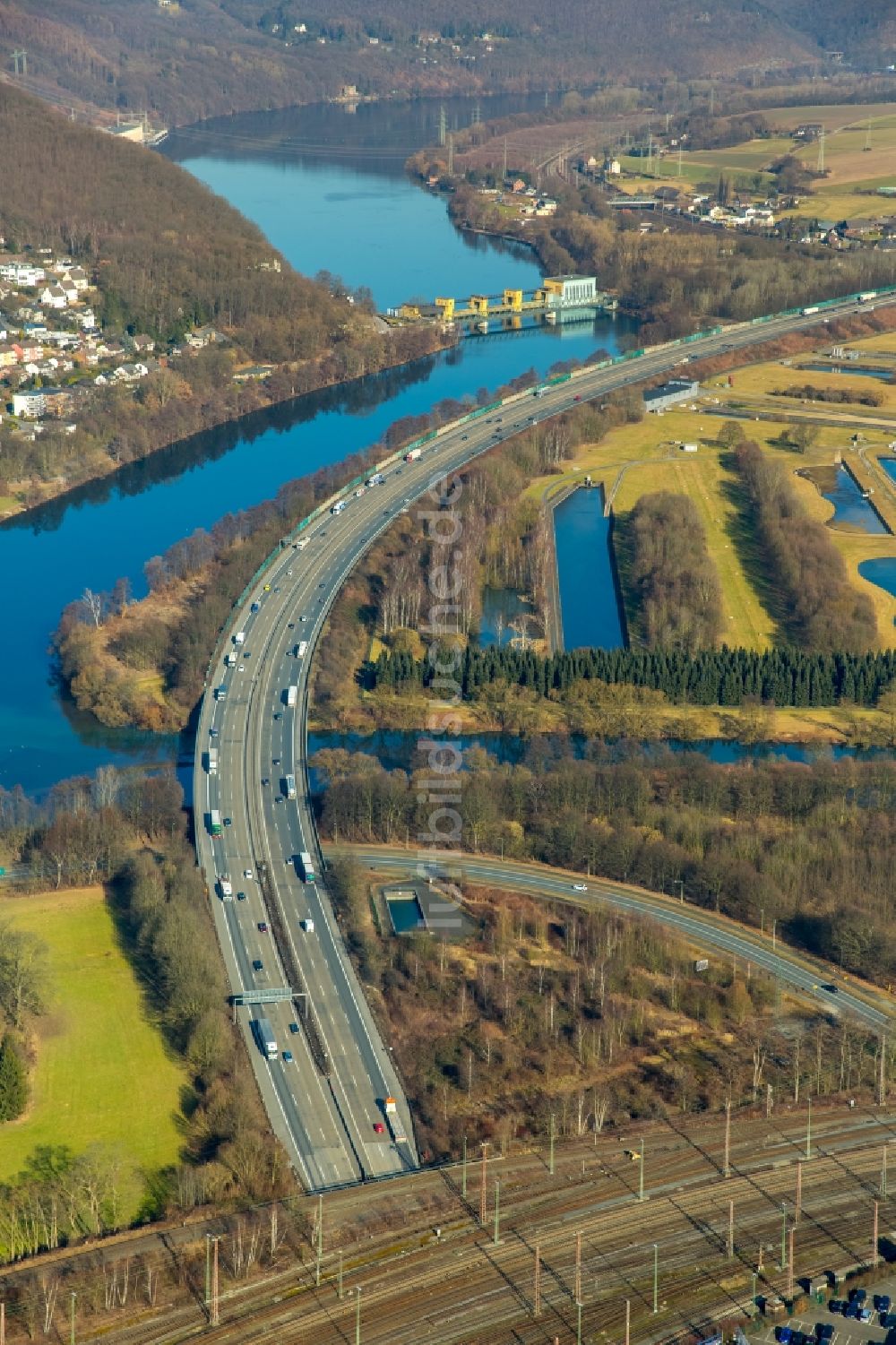 Hagen aus der Vogelperspektive: Autobahn- Streckenverlauf der A1 in Hagen im Bundesland Nordrhein-Westfalen