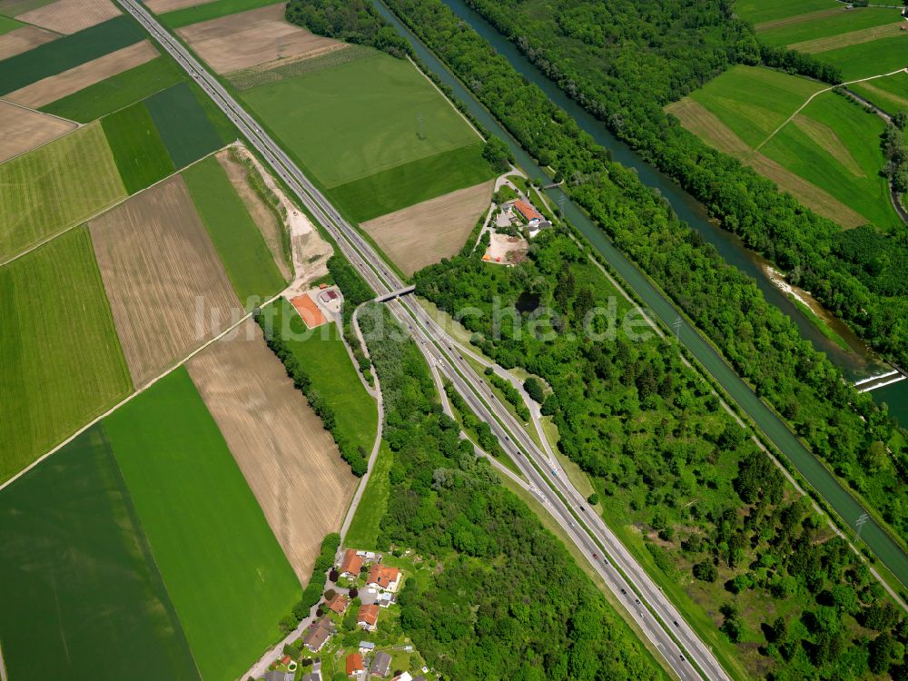 Kirchdorf an der Iller von oben - Autobahn- Streckenverlauf der A 7 mit Illerkanal und Iller in Kirchdorf an der Iller im Bundesland Bayern, Deutschland