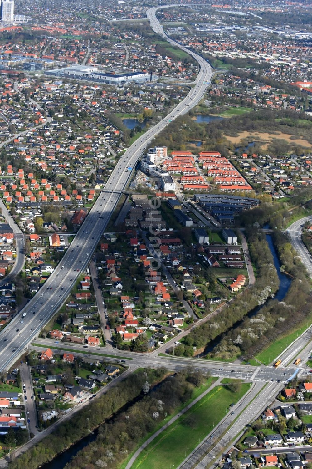 Luftbild Rodovre - Autobahn- Streckenverlauf der E47 in Rodovre in Hovedstaden, Dänemark