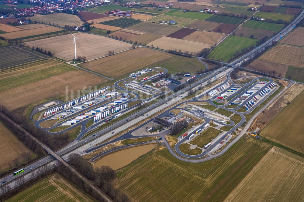 Schlückingen von oben - Autobahn- Tank- und Rastplatz der BAB A 44 Serways Raststätte Am Haarstrang in Schlückingen im Bundesland Nordrhein-Westfalen, Deutschland