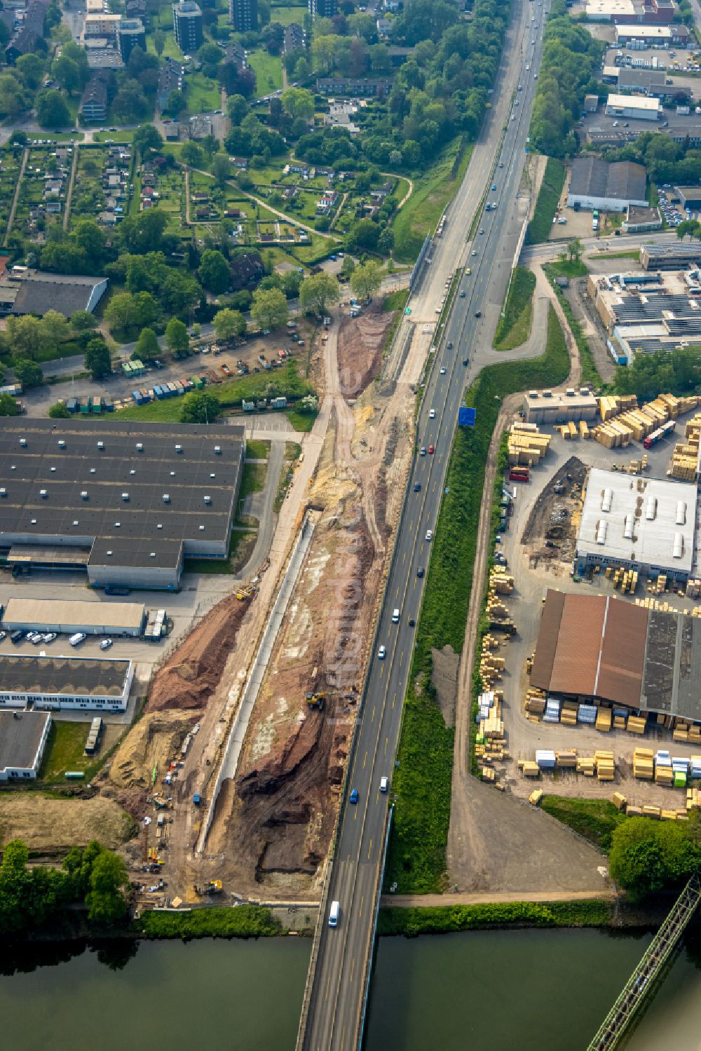 Luftaufnahme Herne - Autobahn- Trasse der BAB 43 Emschertalbrücke in Herne im Bundesland Nordrhein-Westfalen, Deutschland