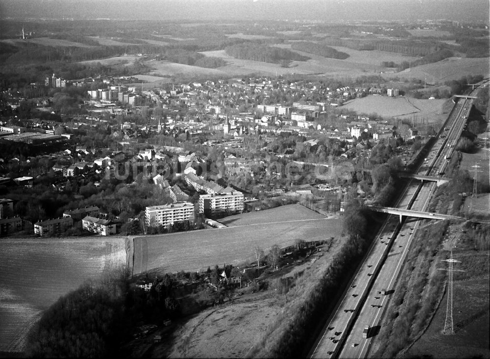 Erkrath von oben - Autobahn- Trasse und Streckenverlauf der BAB A3 in Erkrath im Bundesland Nordrhein-Westfalen, Deutschland