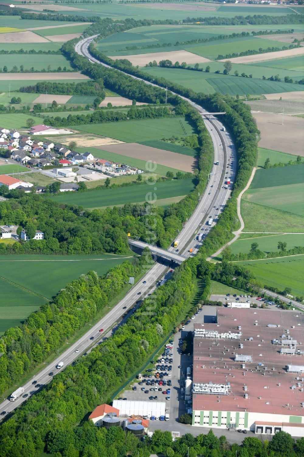 Gau-Bickelheim aus der Vogelperspektive: Autobahn- Trasse und Streckenverlauf der BAB A61 in Gau-Bickelheim im Bundesland Rheinland-Pfalz, Deutschland