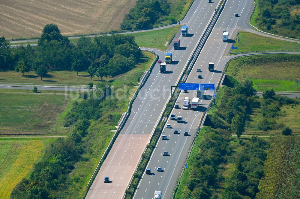 Vockerode von oben - Autobahn- Trasse und Streckenverlauf der BAB A9 am Kapengraben in Vockerode im Bundesland Sachsen-Anhalt, Deutschland