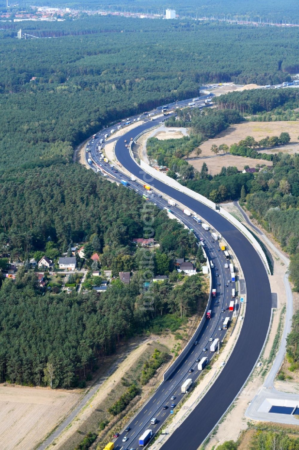 Luftaufnahme Michendorf - Autobahn- Trasse und Streckenverlauf der BAB A10 in Michendorf im Bundesland Brandenburg, Deutschland