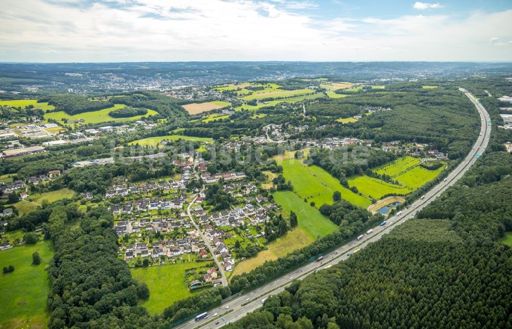 Sprockhövel aus der Vogelperspektive: Autobahn- Trasse und Streckenverlauf der BAB A1 in Sprockhövel im Bundesland Nordrhein-Westfalen - NRW, Deutschland