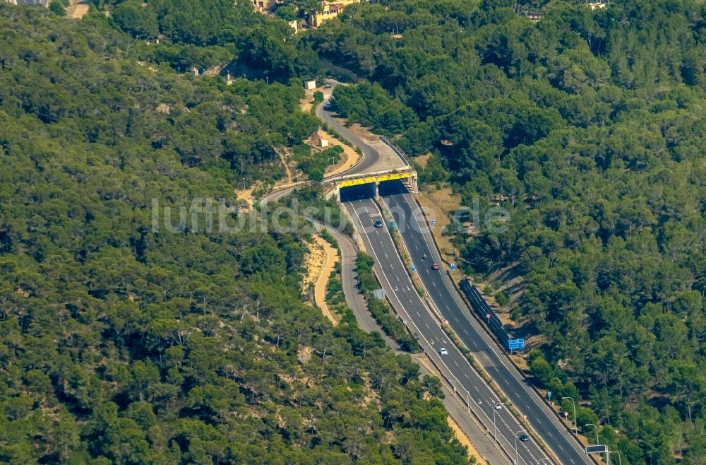 Andratx von oben - Autobahn- Tunnelbauwerk Ma-1 in Andratx in Balearische Insel Mallorca, Spanien