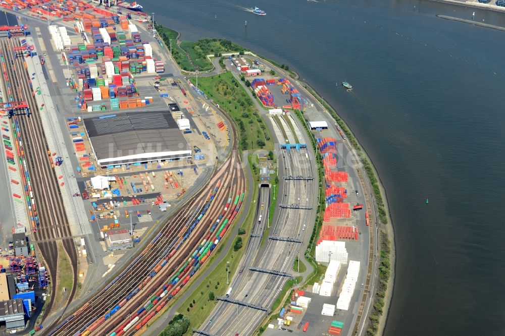 Luftbild Hamburg - Autobahn- Tunnelbauwerk der BAB A7 -Elbtunnel am Containerhafen des Binnenhafen HHLA - Burchardkai in Hamburg