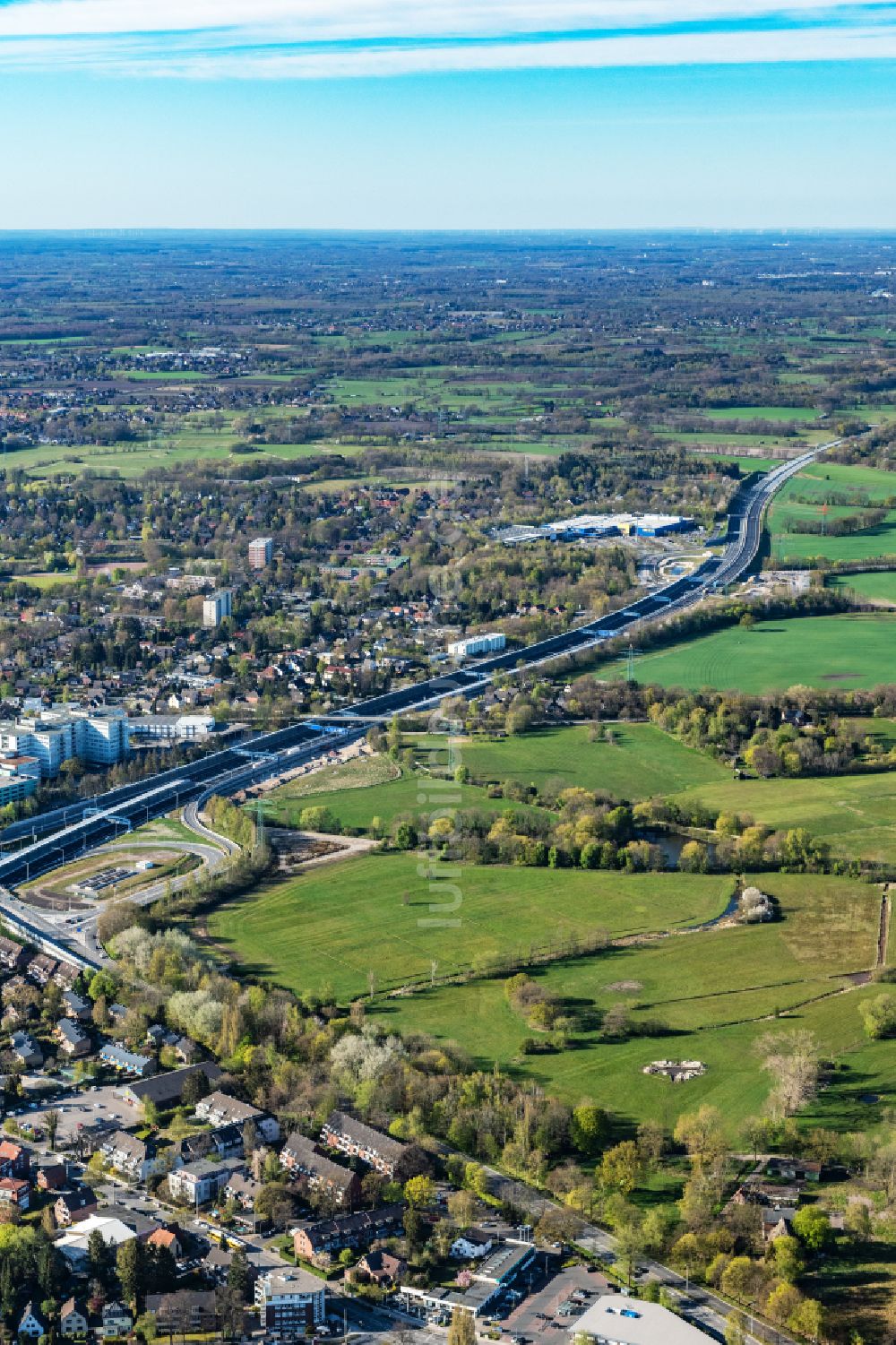 Hamburg von oben - Autobahn- Tunnelbauwerk der BAB A7 Hamburger Deckel im Ortsteil Schnelsen in Hamburg, Deutschland