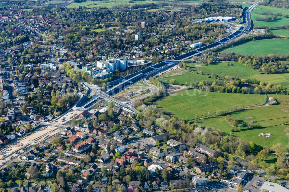 Hamburg aus der Vogelperspektive: Autobahn- Tunnelbauwerk der BAB A7 Hamburger Deckel im Ortsteil Schnelsen in Hamburg, Deutschland