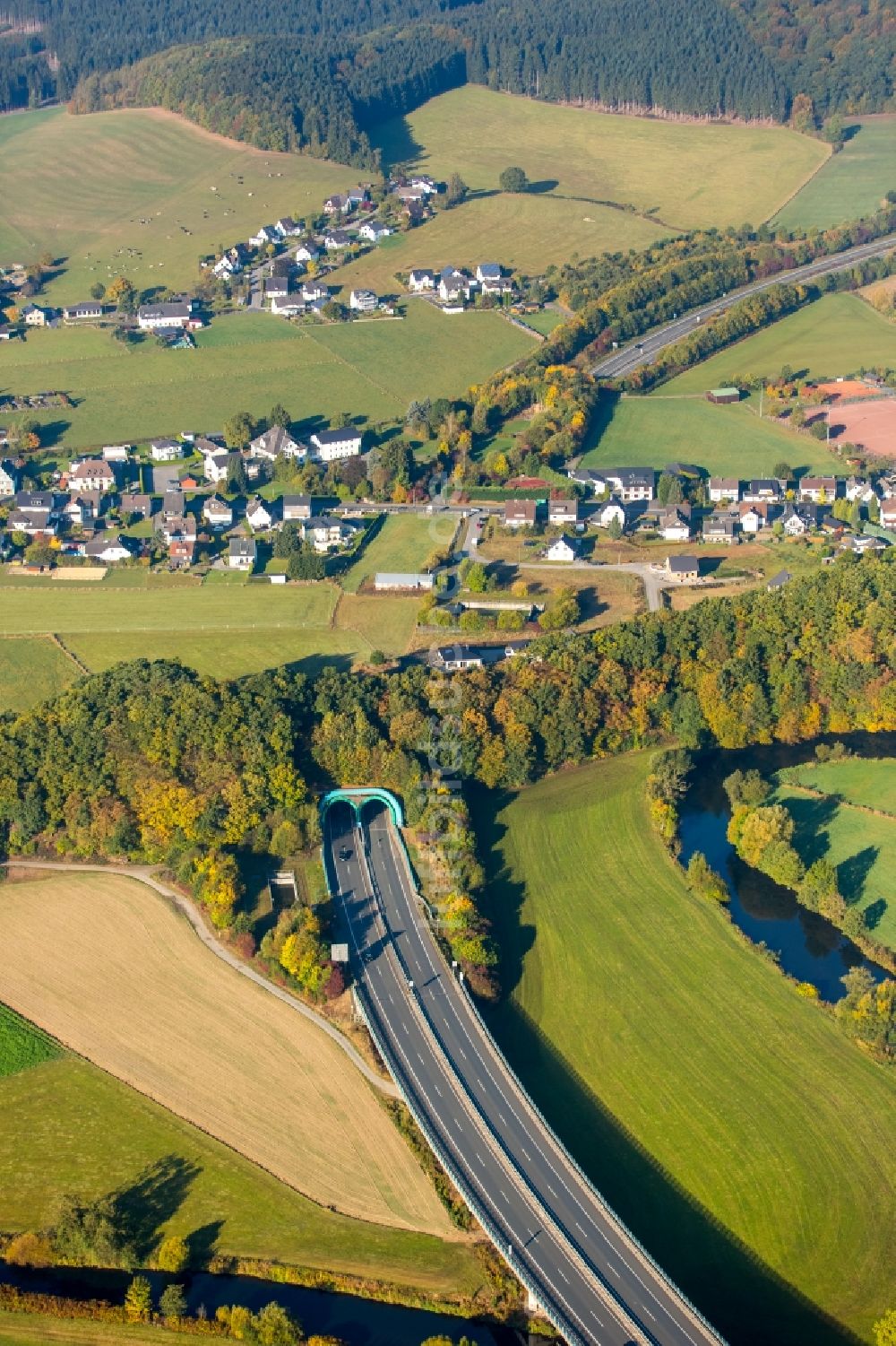 Luftaufnahme Meschede - Autobahn- Tunnelbauwerk der BAB A46 in Olpe in Meschede im Bundesland Nordrhein-Westfalen