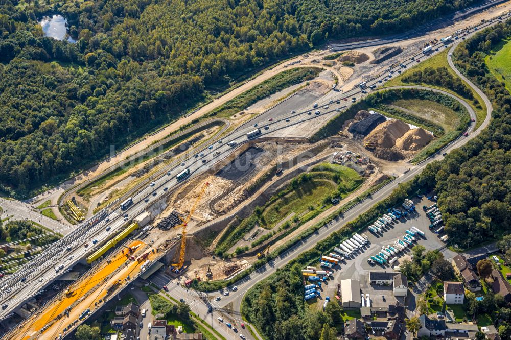 Luftaufnahme Duisburg - Autobahnabfahrt der BAB A40 auf die Duisburger Straße in Duisburg im Bundesland Nordrhein-Westfalen, Deutschland