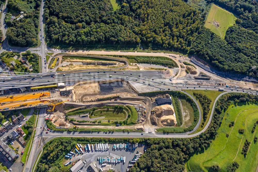 Luftaufnahme Duisburg - Autobahnabfahrt der BAB A40 auf die Duisburger Straße in Duisburg im Bundesland Nordrhein-Westfalen, Deutschland