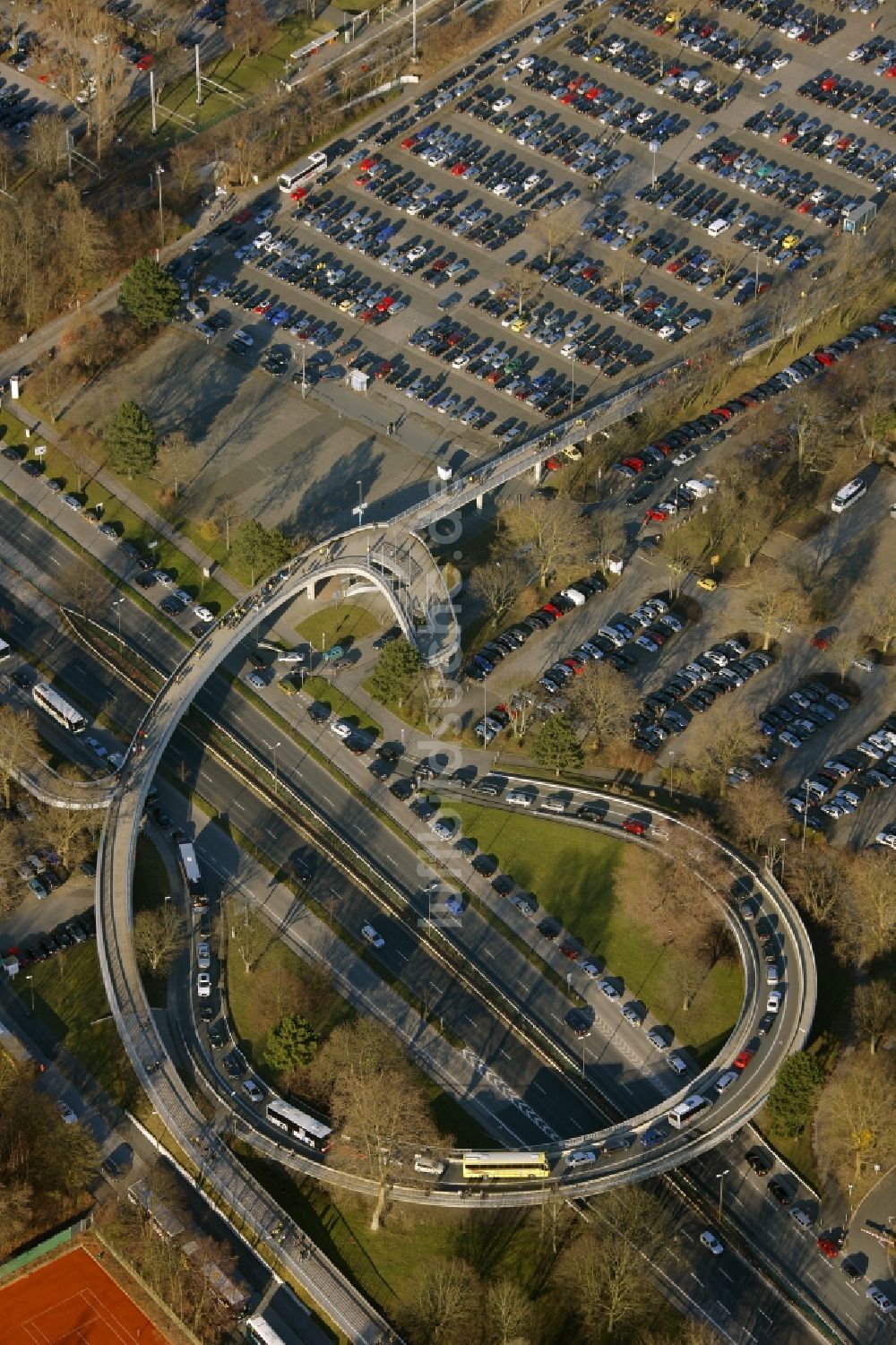 Luftbild Dortmund - Autobahnabfahrt an der BAB B1 entlang der Wittekindstraße in Dortmund im Bundesland Nordrhein-Westfalen