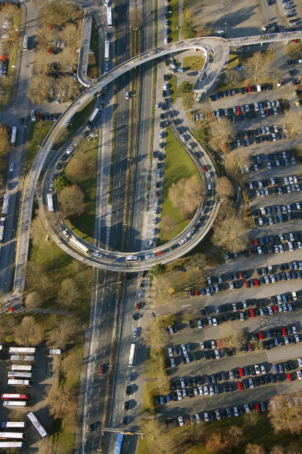 Luftaufnahme Dortmund - Autobahnabfahrt an der BAB B1 entlang der Wittekindstraße in Dortmund im Bundesland Nordrhein-Westfalen