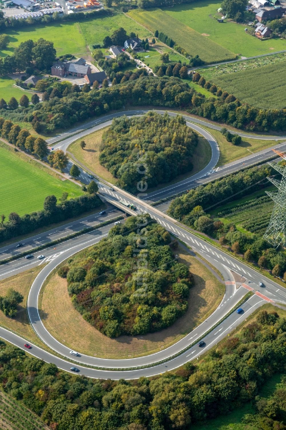 Luftbild Bottrop - Autobahnabfahrt der BAB A31 am Friesenspieß bei Kirchhellen in Bottrop im Bundesland Nordrhein-Westfalen