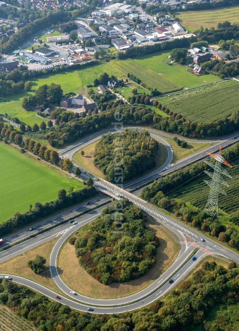 Luftaufnahme Bottrop - Autobahnabfahrt der BAB A31 am Friesenspieß bei Kirchhellen in Bottrop im Bundesland Nordrhein-Westfalen