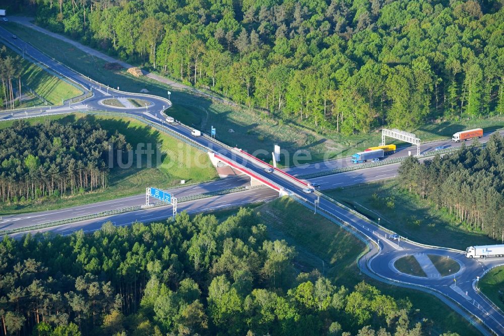 Luftbild Kremmen - Autobahnabfahrt der BAB A24 in Kremmen im Bundesland Brandenburg, Deutschland