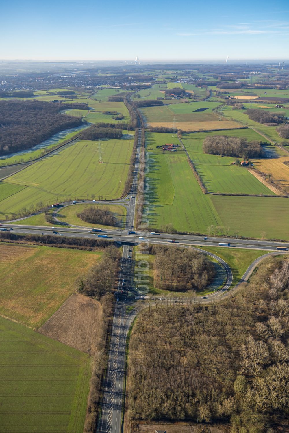 Werne aus der Vogelperspektive: Autobahnabfahrt der BAB A1 - Nordlippestraße in Werne im Bundesland Nordrhein-Westfalen, Deutschland