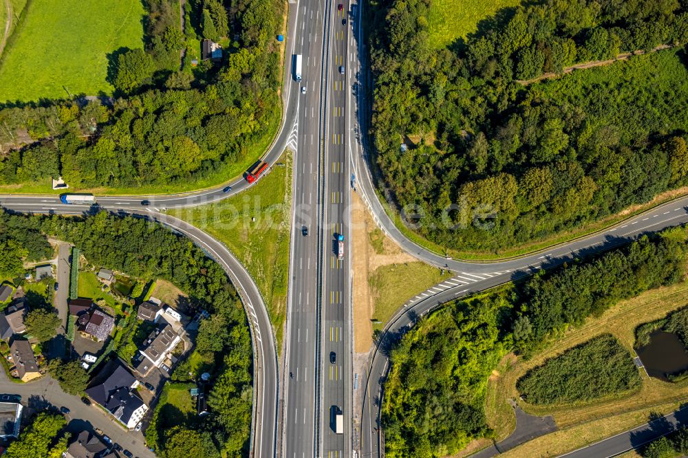 Schwelm von oben - Autobahnabfahrt der BAB1 im Ortsteil Jesinghausen in Schwelm im Bundesland Nordrhein-Westfalen, Deutschland