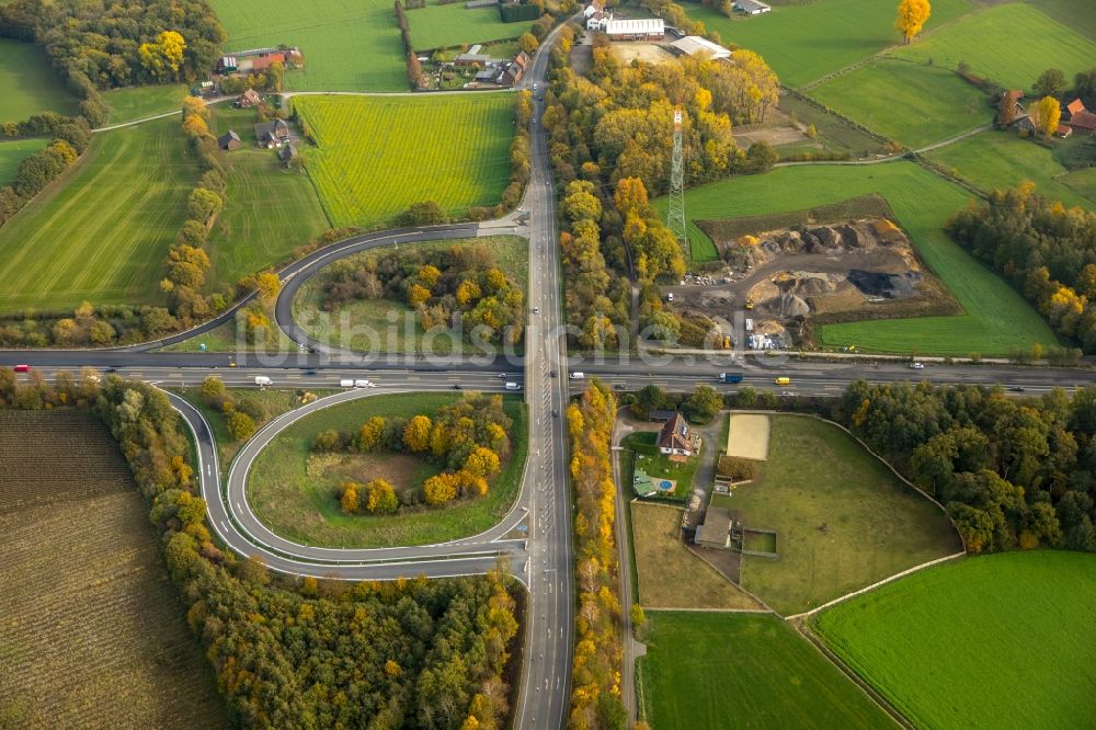 Gladbeck von oben - Autobahnabfahrt der BAB A31 und der Rentforter Straße in Gladbeck im Bundesland Nordrhein-Westfalen, Deutschland