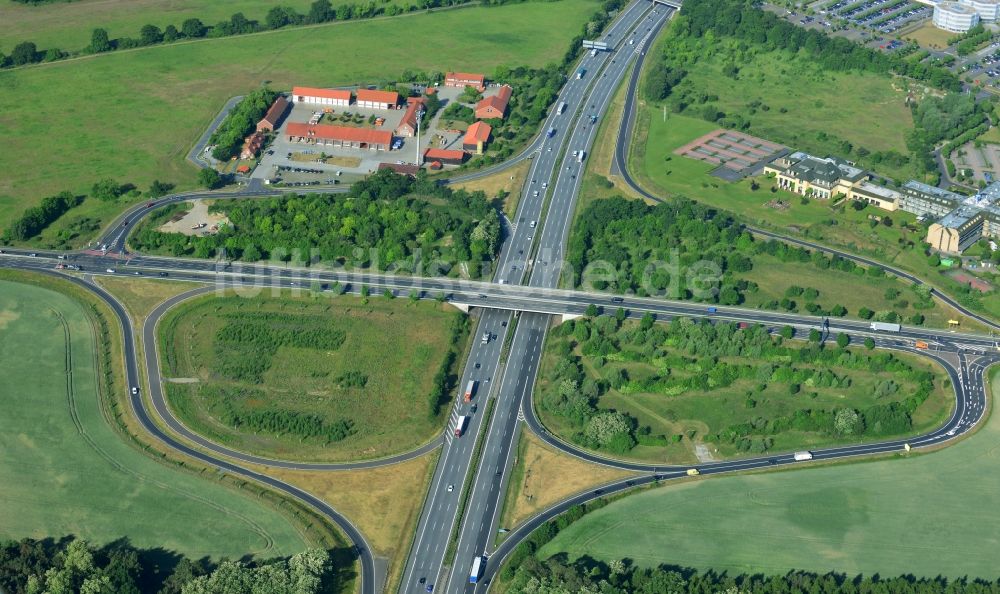 Rangsdorf aus der Vogelperspektive: Autobahnabfahrt BAB A10 - E30 zur B96 in Rangsdorf im Bundesland Brandenburg