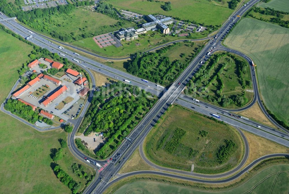 Rangsdorf aus der Vogelperspektive: Autobahnabfahrt BAB A10 - E30 zur B96 in Rangsdorf im Bundesland Brandenburg