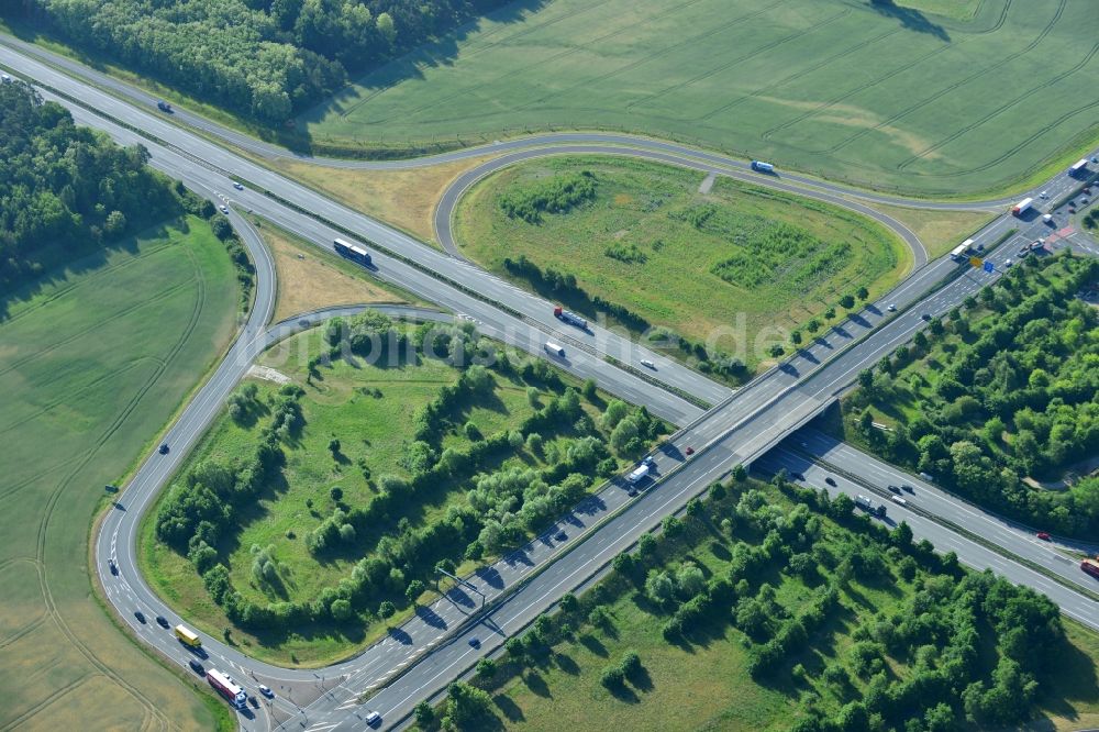 Rangsdorf aus der Vogelperspektive: Autobahnabfahrt BAB A10 - E30 zur B96 in Rangsdorf im Bundesland Brandenburg