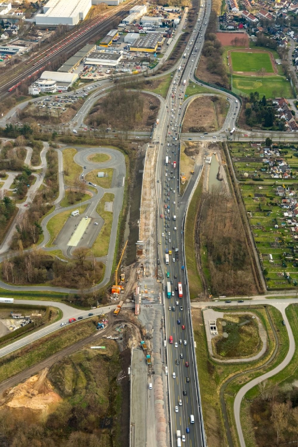 Recklinghausen von oben - Autobahnabfahrt der BAB A43 zur Theodor-Körner-Straße im Ortsteil Stuckenbusch in Recklinghausen im Bundesland Nordrhein-Westfalen, Deutschland