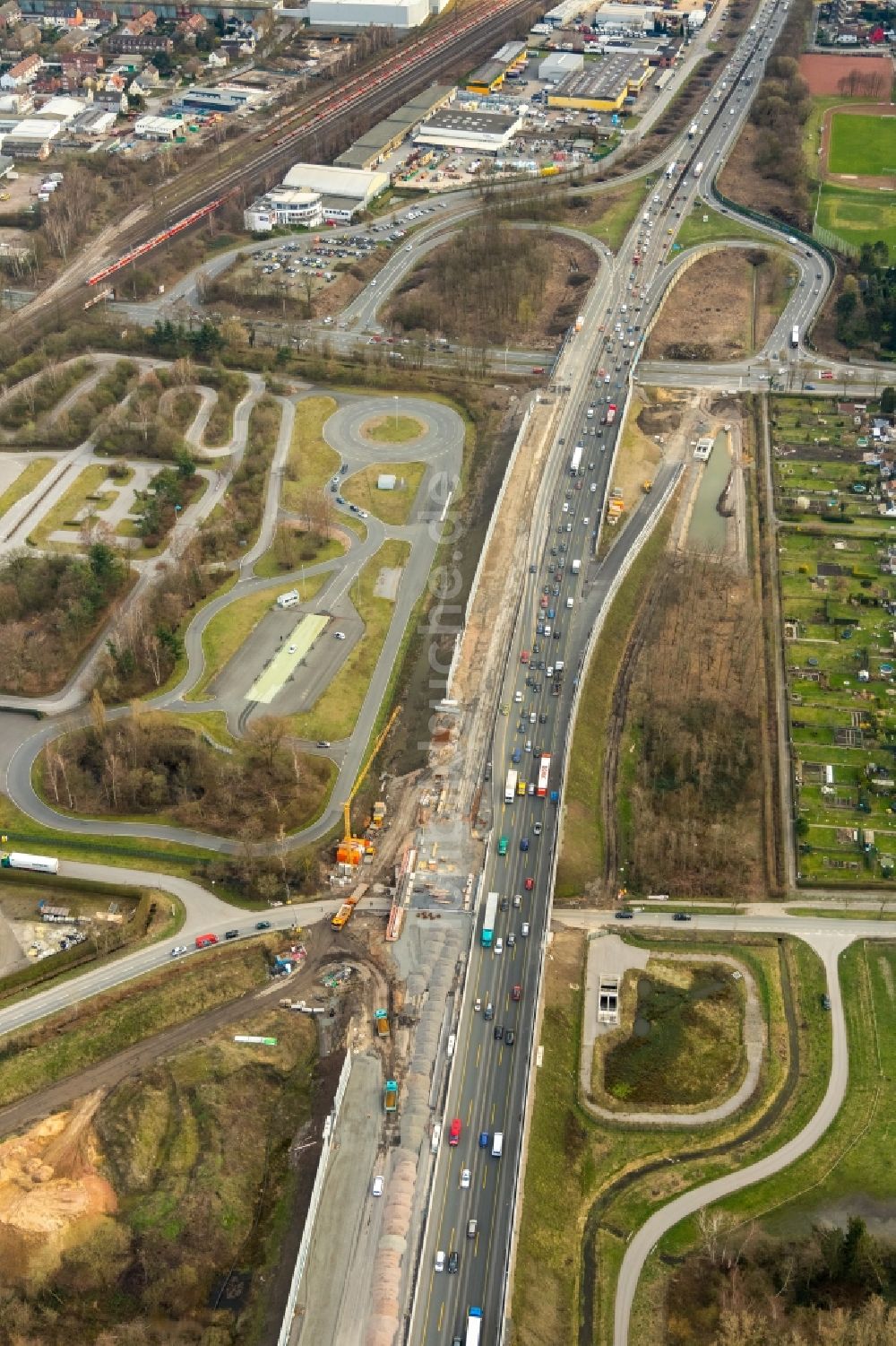 Recklinghausen aus der Vogelperspektive: Autobahnabfahrt der BAB A43 zur Theodor-Körner-Straße im Ortsteil Stuckenbusch in Recklinghausen im Bundesland Nordrhein-Westfalen, Deutschland