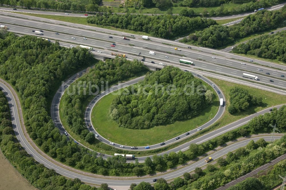 Bottrop aus der Vogelperspektive: Autobahnabfahrt Bottrop an der BAB A2 in Bottrop im Bundesland Nordrhein-Westfalen