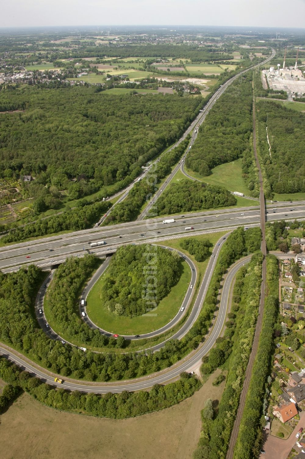 Luftaufnahme Bottrop - Autobahnabfahrt Bottrop an der BAB A2 in Bottrop im Bundesland Nordrhein-Westfalen